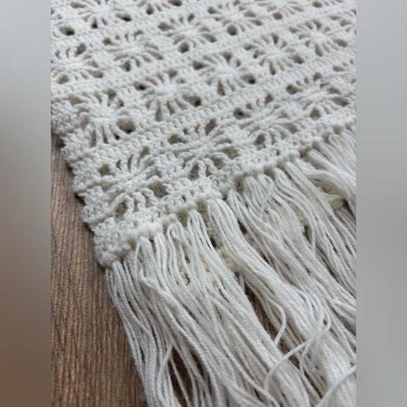Hand Knit Wool Lace Pattern Scarf Wrap White Cream Wedding Cottagecore Hygge - Picture 9 of 10